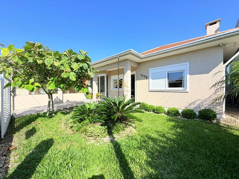 Imóvel com piscina em Atlântida Sul : 3ª foto da galeria de imagens do imóvel