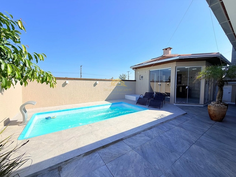 Imóvel com piscina em Atlântida Sul : 18ª foto da galeria de imagens do imóvel