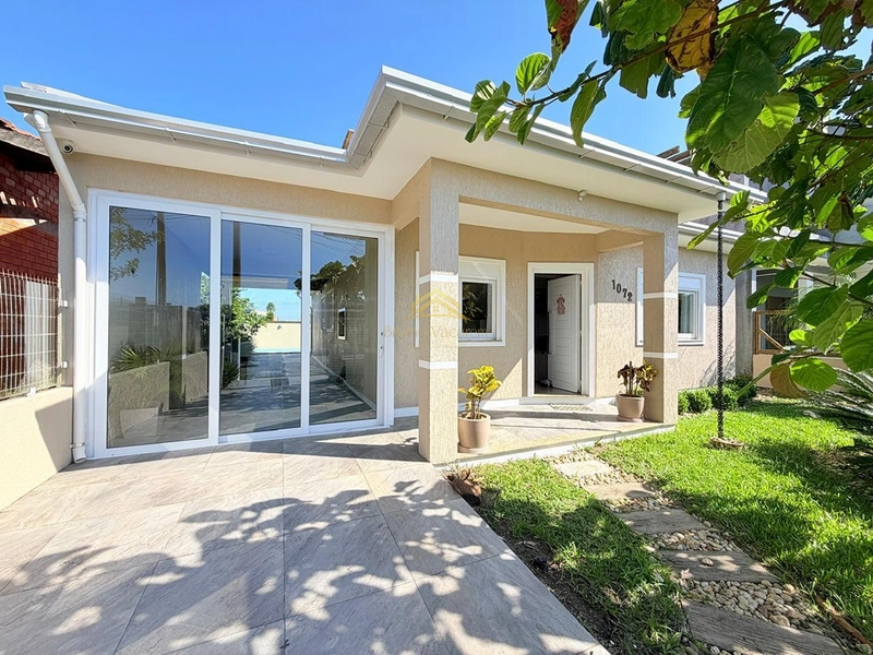 Imóvel com piscina em Atlântida Sul : 2ª foto da galeria de imagens do imóvel