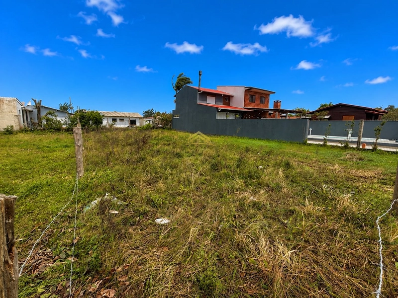 Terreno em Atlântida Sul: 2ª foto da galeria de imagens do imóvel