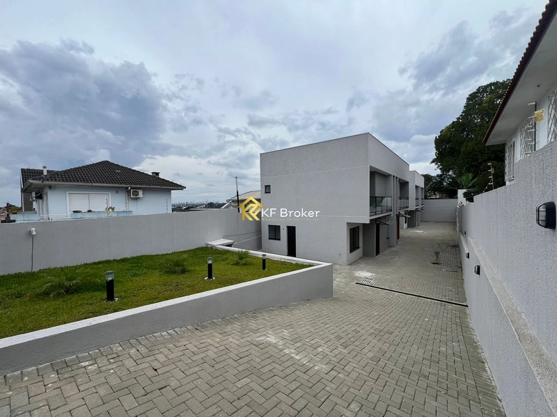 Sobrados à Venda em Condomínio - Tingu, Curitiba/PR.: 2ª foto da galeria de imagens do imóvel