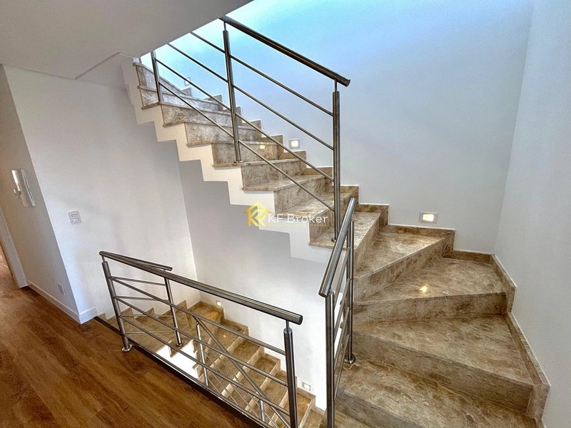 Sobrados/Triplex no Condomínio Monte Carlo – Tingui em Curitiba/PR: 27ª foto da galeria de imagens do imóvel
