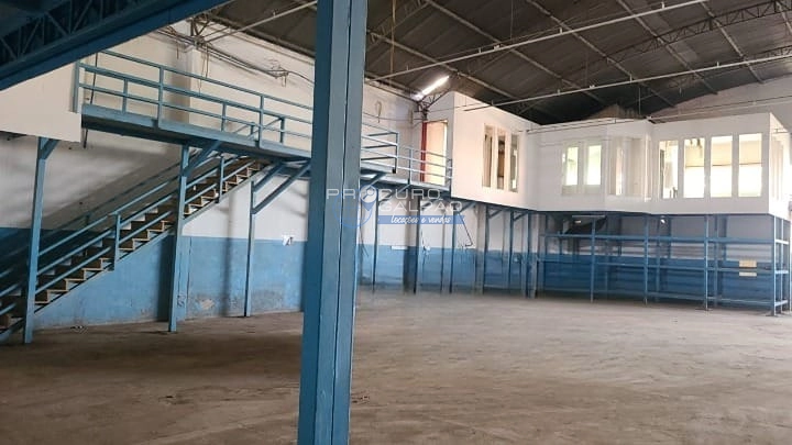 Galpão industrial para aluguel em Santo André, Santa Terezinha: 3ª foto da galeria de imagens do imóvel