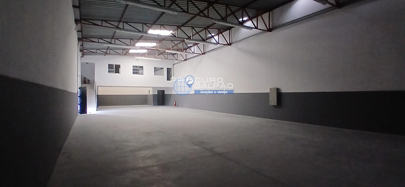 Galpão para aluguel em Santo André, Jardim Ocara: 1ª foto da galeria de imagens do imóvel