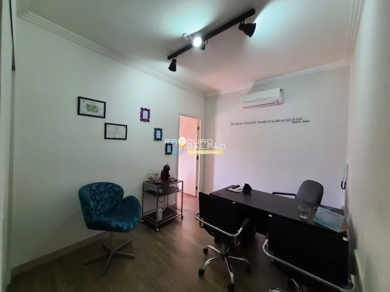 Sala em avenida movimentada: 1ª foto da galeria de imagens do imóvel