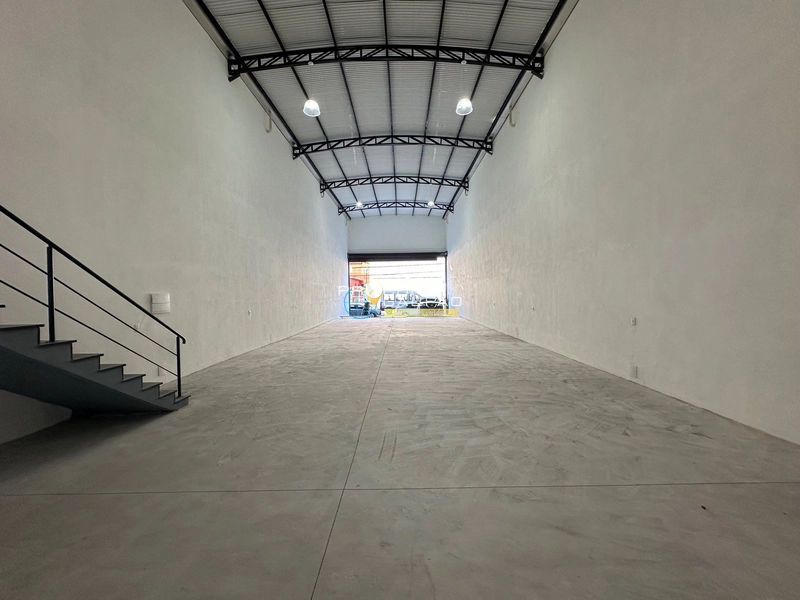 Galpão com Pé-Direito de 7 Metros - Jardim Zaira Mauá: 2ª foto da galeria de imagens do imóvel