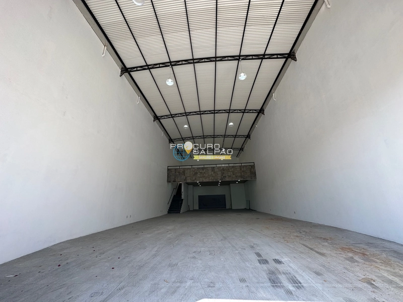 Avenida de grande movimento: 2ª foto da galeria de imagens do imóvel