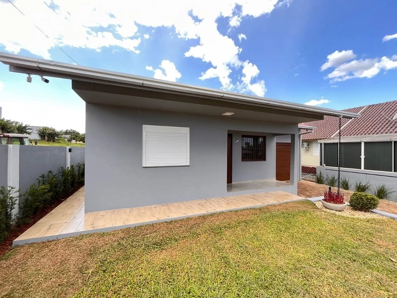 Casa 3 dormitórios com pátio amplo: 3ª foto da galeria de imagens do imóvel