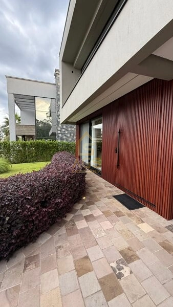 Casa alto padrão 4 dormitórios: 2ª foto da galeria de imagens do imóvel