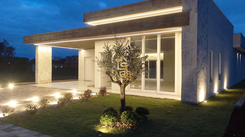 CASA ALTO PADRÃO DE 3 SUÍTES EM CONDOMINIO FECHADO: 1ª foto da galeria de imagens do imóvel