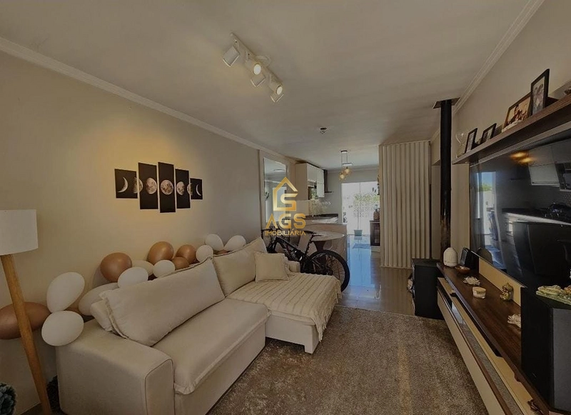 Casa com piscina: 5ª foto da galeria de imagens do imóvel