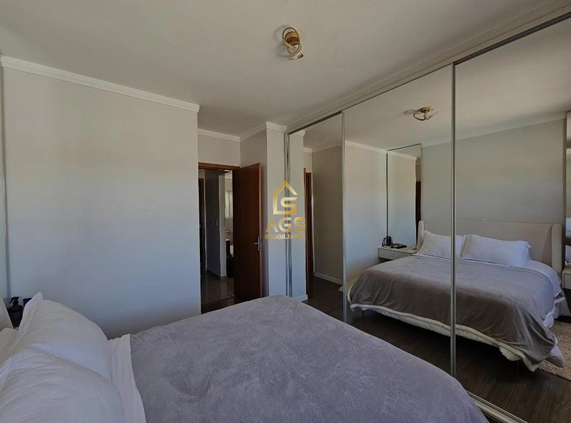 Casa com piscina: 10ª foto da galeria de imagens do imóvel