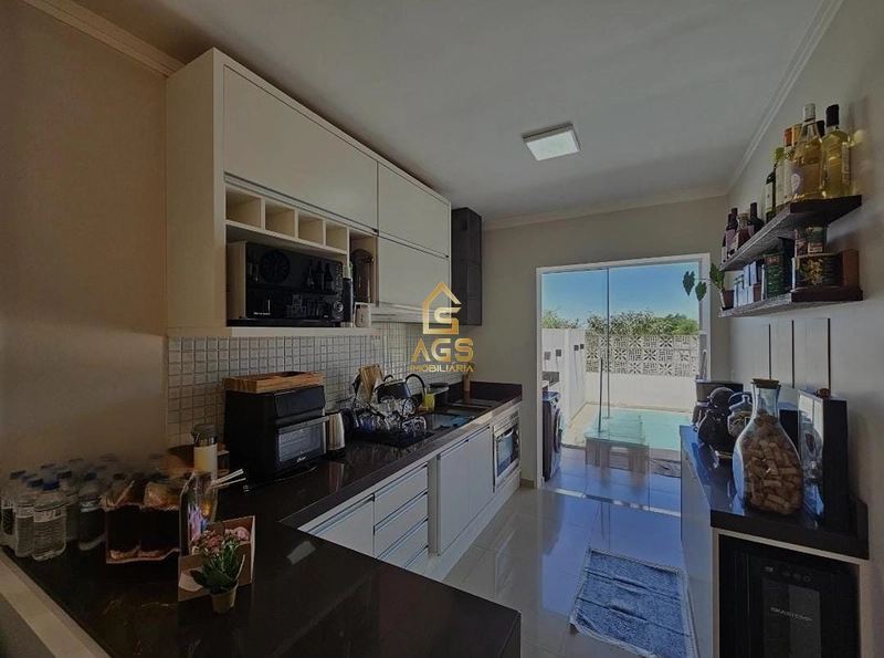 Casa com piscina: 7ª foto da galeria de imagens do imóvel