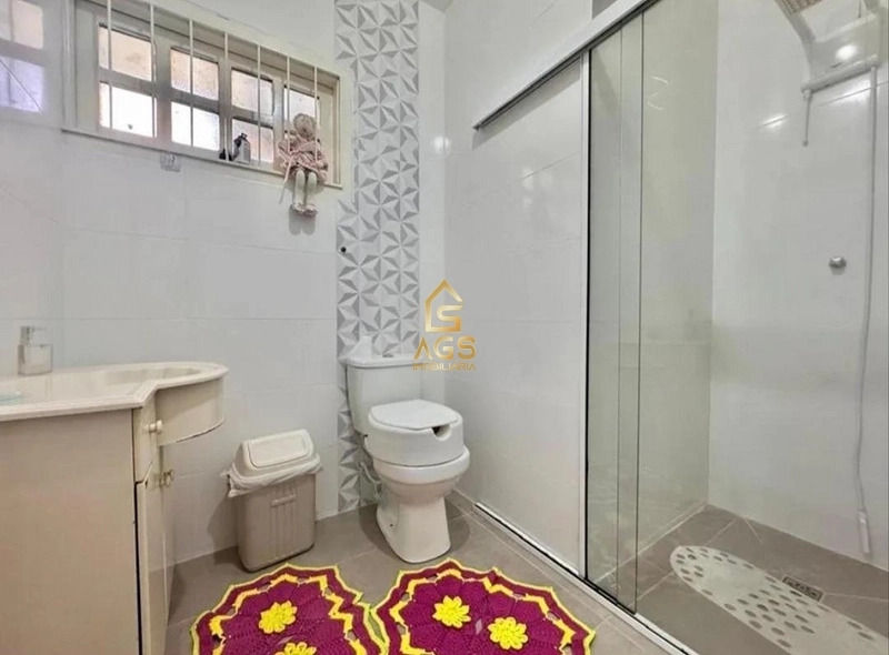 Casa semimobiliada com 3 dormitórios, amplo terreno e excelente localização no Bairro São Cristóvão: 9ª foto da galeria de imagens do imóvel