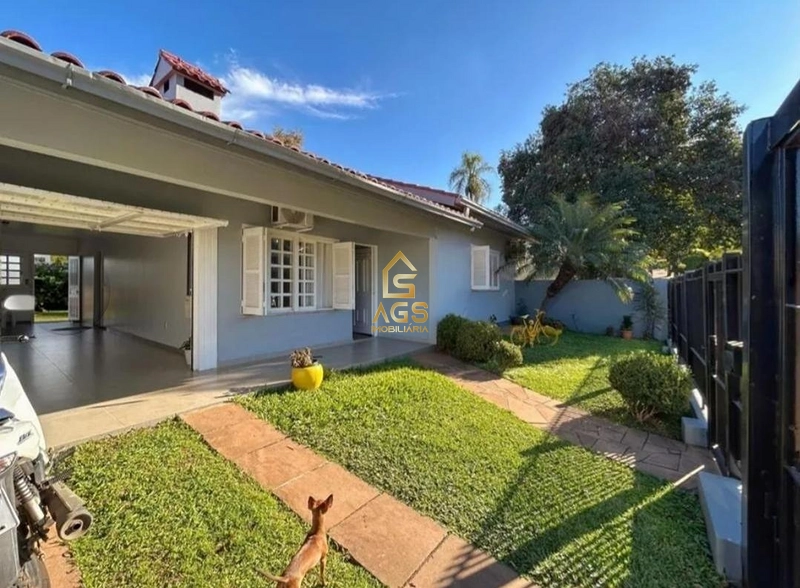 Casa semimobiliada com 3 dormitórios, amplo terreno e excelente localização no Bairro São Cristóvão: 1ª foto da galeria de imagens do imóvel