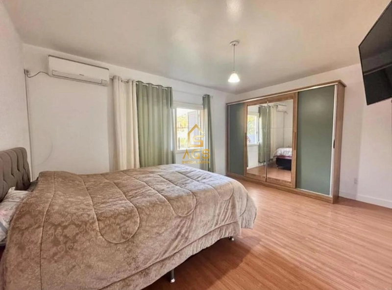 Casa semimobiliada com 3 dormitórios, amplo terreno e excelente localização no Bairro São Cristóvão: 7ª foto da galeria de imagens do imóvel
