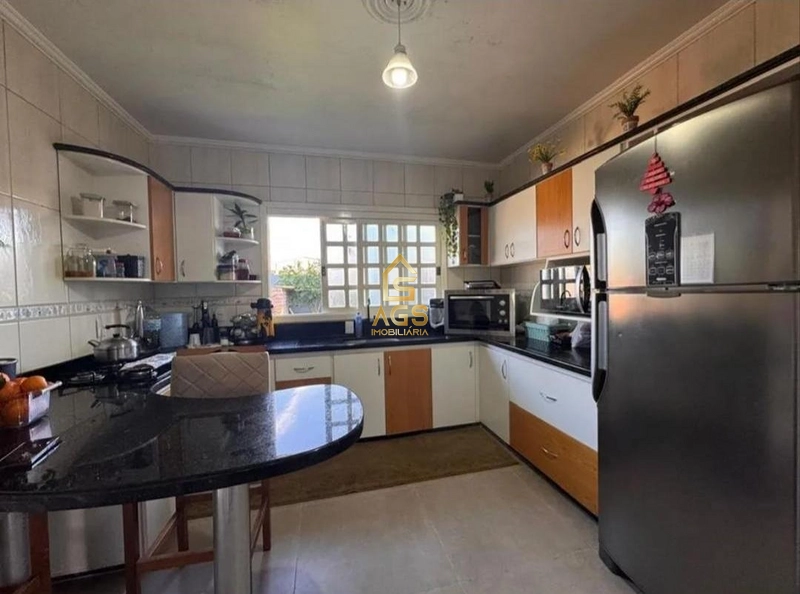 Casa semimobiliada com 3 dormitórios, amplo terreno e excelente localização no Bairro São Cristóvão: 10ª foto da galeria de imagens do imóvel