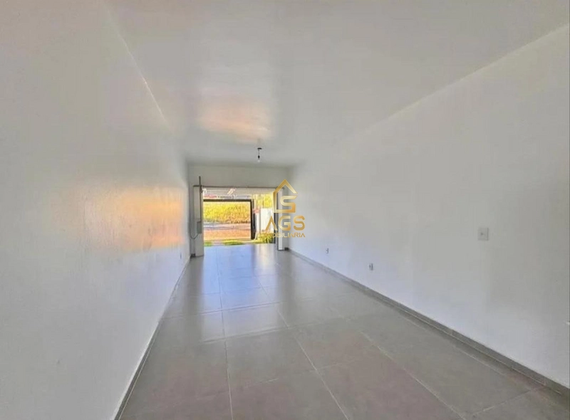 Casa semimobiliada com 3 dormitórios, amplo terreno e excelente localização no Bairro São Cristóvão: 3ª foto da galeria de imagens do imóvel