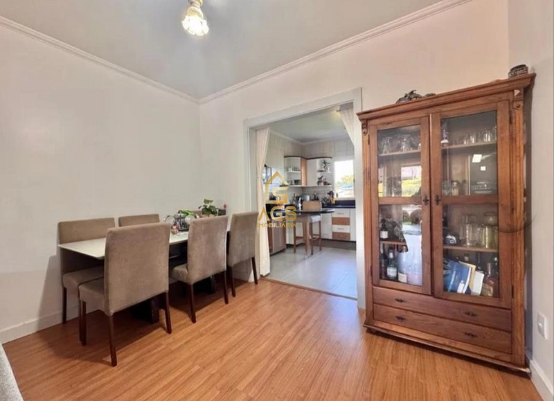 Casa semimobiliada com 3 dormitórios, amplo terreno e excelente localização no Bairro São Cristóvão: 12ª foto da galeria de imagens do imóvel