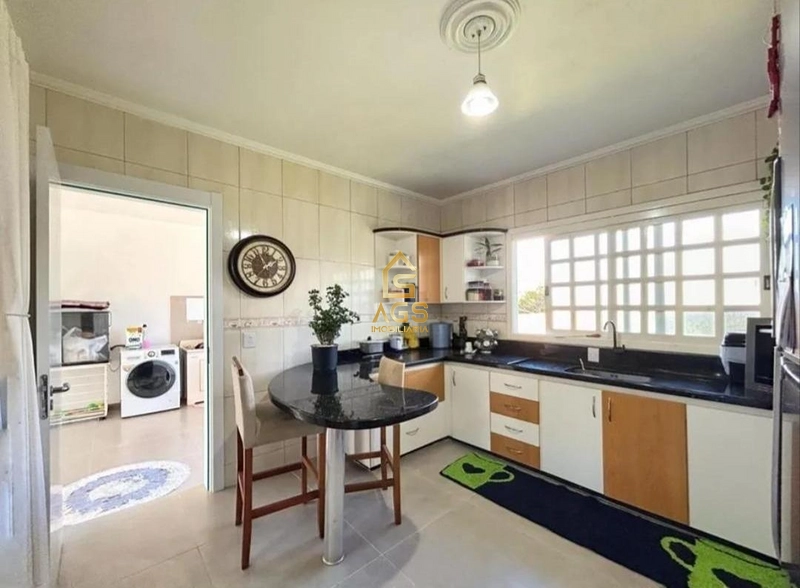 Casa semimobiliada com 3 dormitórios, amplo terreno e excelente localização no Bairro São Cristóvão: 11ª foto da galeria de imagens do imóvel