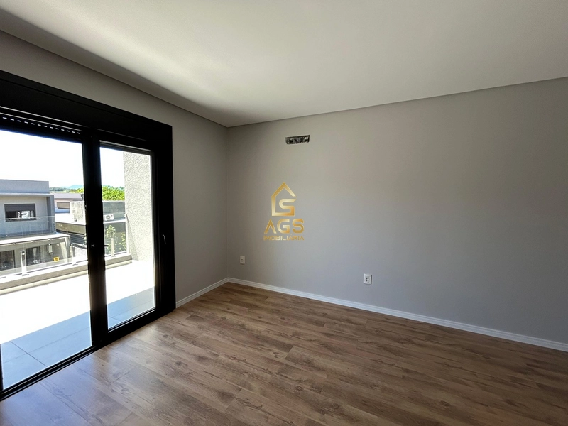 Sobrado de 3 dormitórios e duas vagas de garagem: 13ª foto da galeria de imagens do imóvel