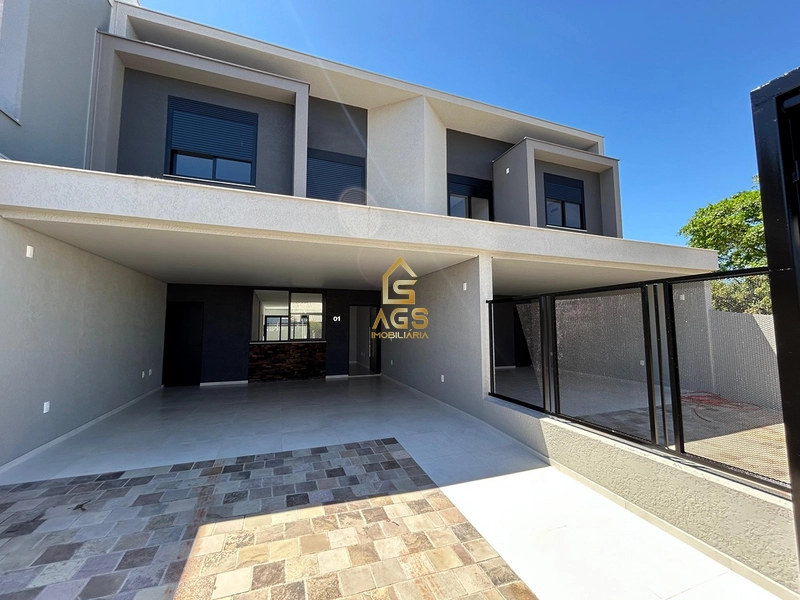 Sobrado de 3 dormitórios e duas vagas de garagem: 1ª foto da galeria de imagens do imóvel