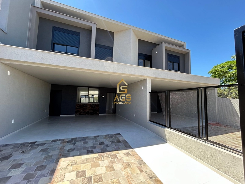 Sobrado de 3 dormitórios e duas vagas de garagem: 2ª foto da galeria de imagens do imóvel