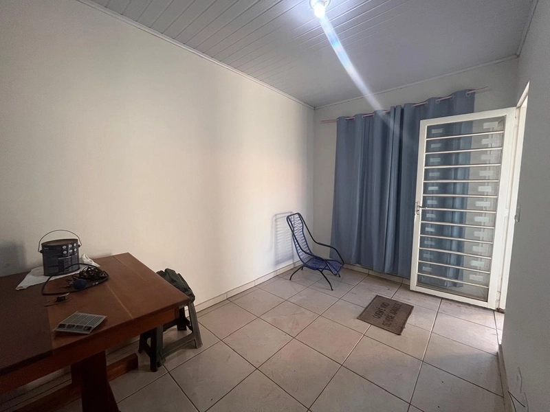Casa com quintal amplo : 8ª foto da galeria de imagens do imóvel