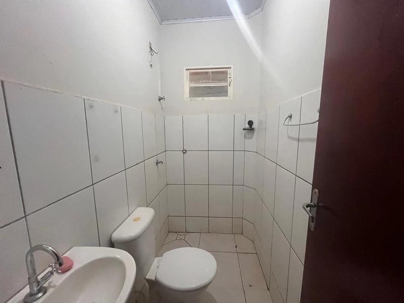 Casa com quintal amplo : 6ª foto da galeria de imagens do imóvel