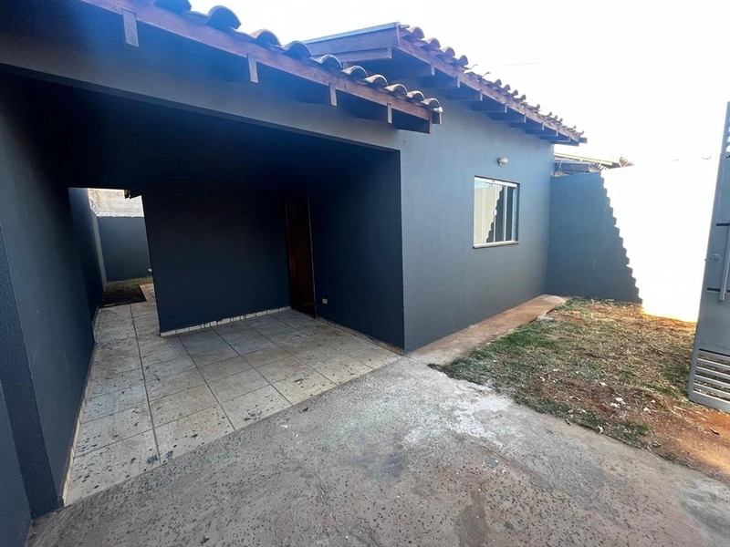 Cômodos amplos: 1ª foto da galeria de imagens do imóvel