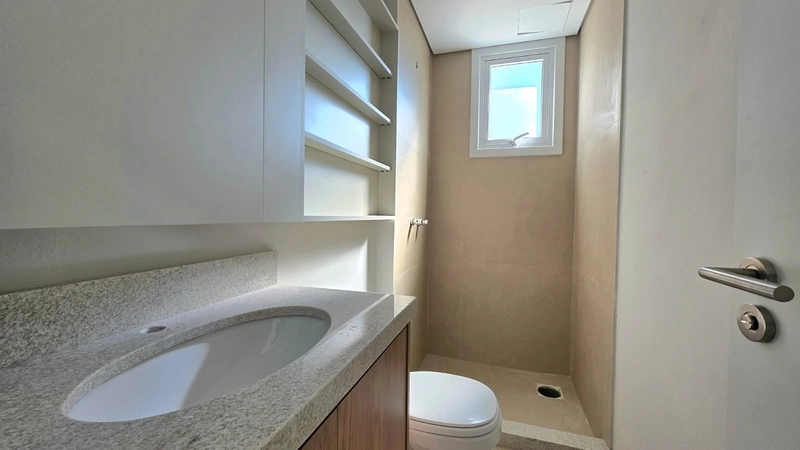 Mobiliado. Sacada integrada (sem golas), piso porcelanato em todo apto, forro rebaixado em gesso. Apto 903.: 7ª foto da galeria de imagens do imóvel