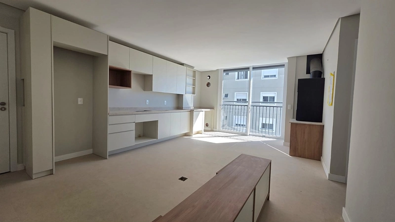 Mobiliado. Sacada integrada (sem golas), piso porcelanato em todo apto, forro rebaixado em gesso. Apto 903.: 2ª foto da galeria de imagens do imóvel