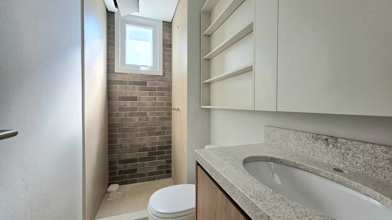 Mobiliado. Sacada integrada (sem golas), piso porcelanato em todo apto, forro rebaixado em gesso. Apto 903.: 5ª foto da galeria de imagens do imóvel