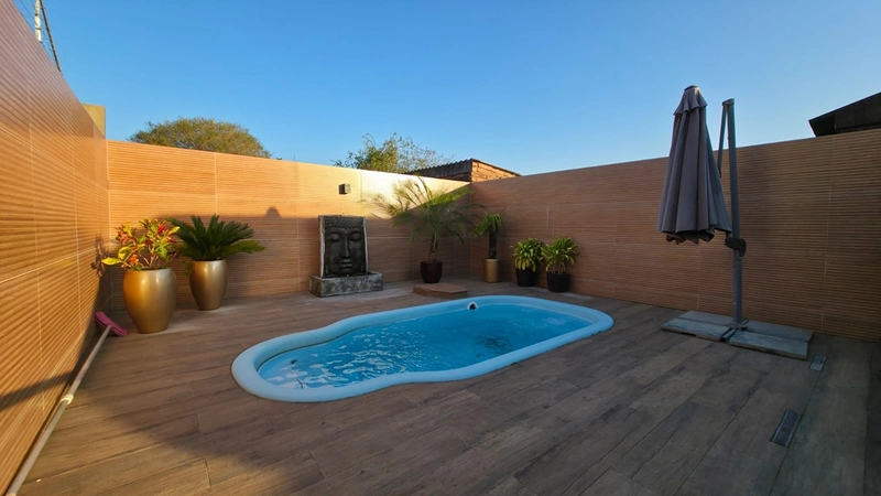 Casa 3 dormitórios com pátio e piscina!: 3ª foto da galeria de imagens do imóvel