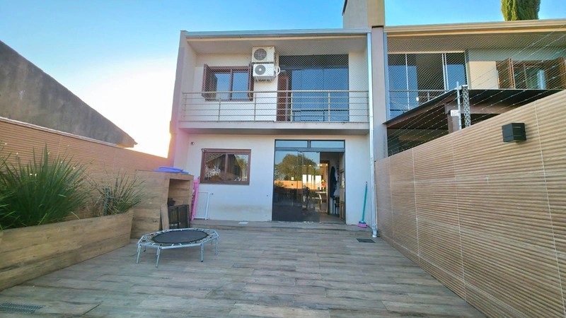 Casa 3 dormitórios com pátio e piscina!: 2ª foto da galeria de imagens do imóvel