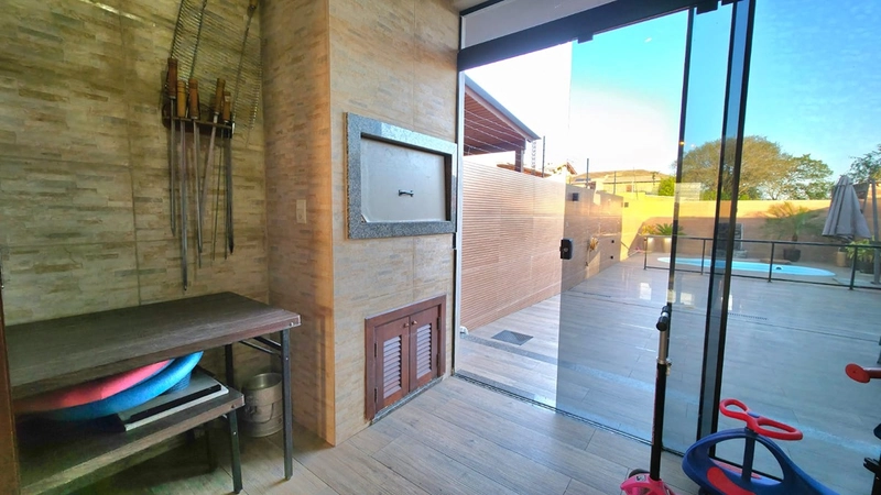 Casa 3 dormitórios com pátio e piscina!: 8ª foto da galeria de imagens do imóvel