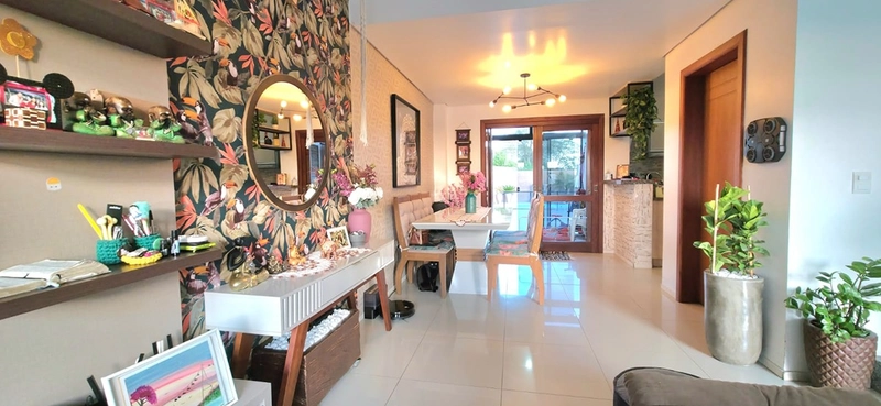 Casa 3 dormitórios com pátio e piscina!: 1ª foto da galeria de imagens do imóvel