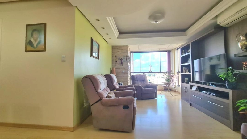 Belo apartamento, semi-mobiliado, andar alto., com uma vista incrível da cidade e uma ótima localização. REF: 359: 5ª foto da galeria de imagens do imóvel