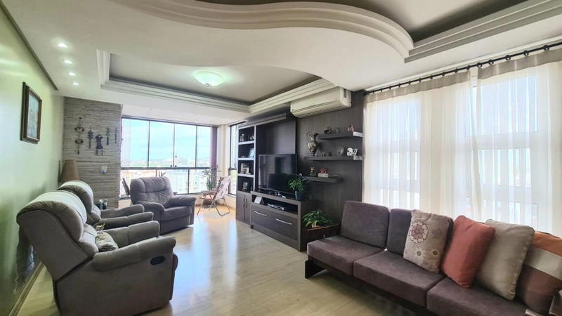 Belo apartamento, semi-mobiliado, andar alto., com uma vista incrível da cidade e uma ótima localização. REF: 359: 3ª foto da galeria de imagens do imóvel