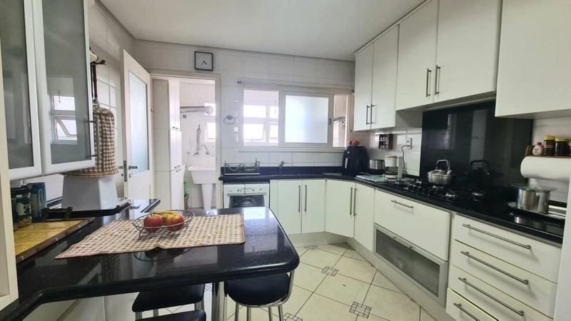 Belo apartamento, semi-mobiliado, andar alto., com uma vista incrível da cidade e uma ótima localização. REF: 359: 14ª foto da galeria de imagens do imóvel