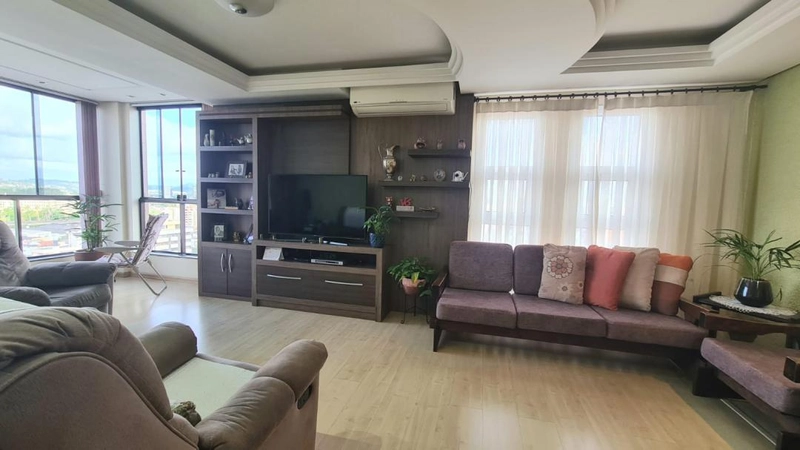 Belo apartamento, semi-mobiliado, andar alto., com uma vista incrível da cidade e uma ótima localização. REF: 359: 2ª foto da galeria de imagens do imóvel