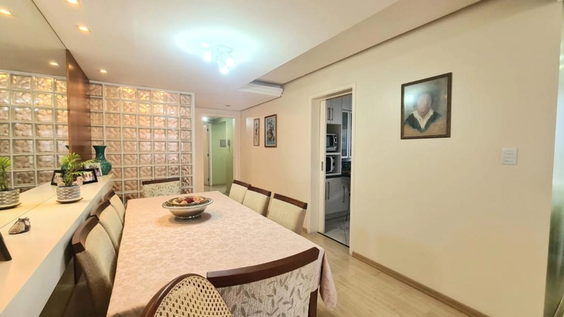 Belo apartamento, semi-mobiliado, andar alto., com uma vista incrível da cidade e uma ótima localização. REF: 359: 6ª foto da galeria de imagens do imóvel