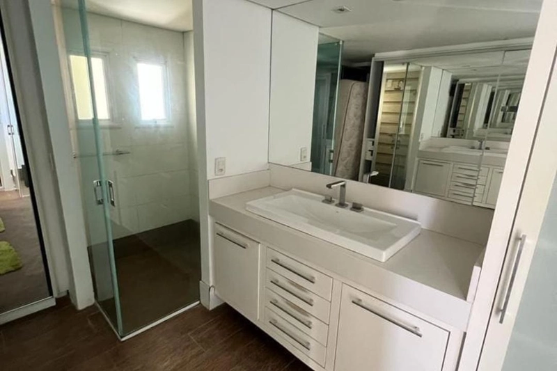Casa de 4 dormitórios, sendo um deles suíte com closet, pátio externo aos fundos do terreno, 2 salas de estar e 2 salas de jantar. REF: 312: 5ª foto da galeria de imagens do imóvel