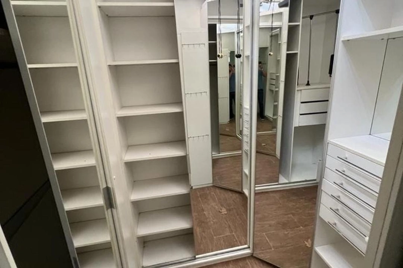 Casa de 4 dormitórios, sendo um deles suíte com closet, pátio externo aos fundos do terreno, 2 salas de estar e 2 salas de jantar. REF: 312: 23ª foto da galeria de imagens do imóvel