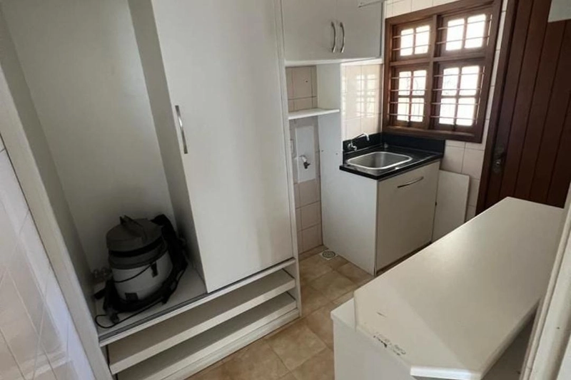 Casa de 4 dormitórios, sendo um deles suíte com closet, pátio externo aos fundos do terreno, 2 salas de estar e 2 salas de jantar. REF: 312: 21ª foto da galeria de imagens do imóvel