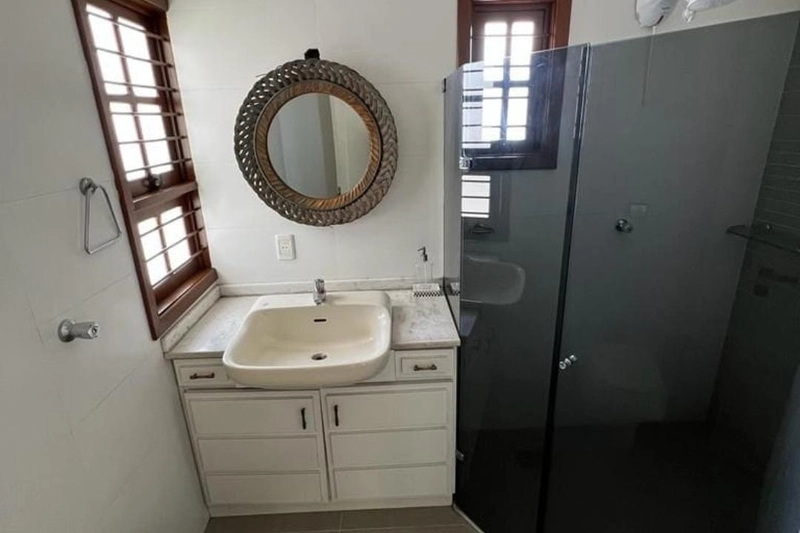 Casa de 4 dormitórios, sendo um deles suíte com closet, pátio externo aos fundos do terreno, 2 salas de estar e 2 salas de jantar. REF: 312: 11ª foto da galeria de imagens do imóvel