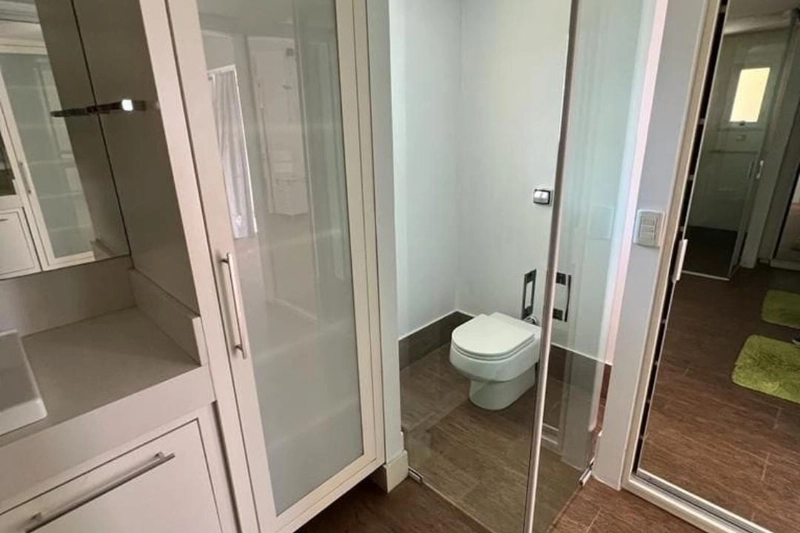 Casa de 4 dormitórios, sendo um deles suíte com closet, pátio externo aos fundos do terreno, 2 salas de estar e 2 salas de jantar. REF: 312: 20ª foto da galeria de imagens do imóvel