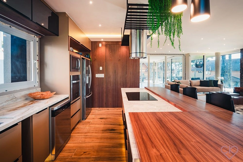 Casa de altíssimo padrão, com área construída de 590,53m² em amplo terreno de 800 m² com frondosas araucárias. REF: 186: 16ª foto da galeria de imagens do imóvel