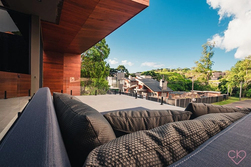 Casa de altíssimo padrão, com área construída de 590,53m² em amplo terreno de 800 m² com frondosas araucárias. REF: 186: 73ª foto da galeria de imagens do imóvel