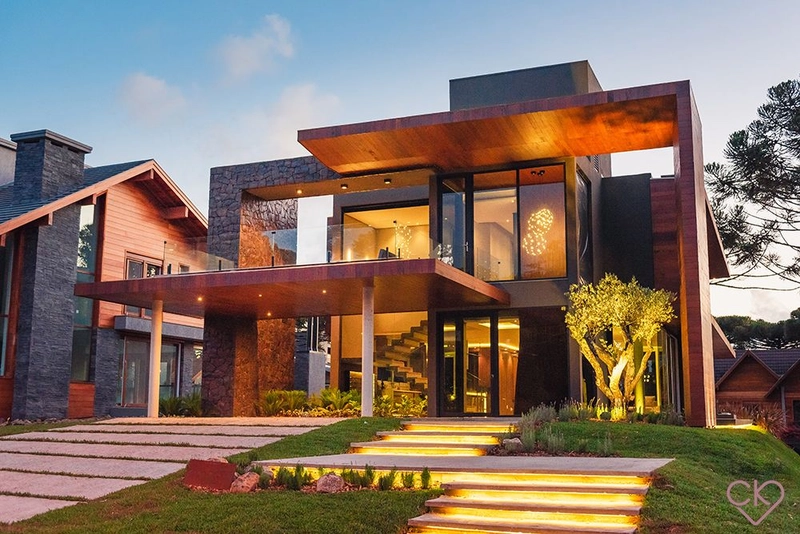 Casa de altíssimo padrão, com área construída de 590,53m² em amplo terreno de 800 m² com frondosas araucárias. REF: 186: 10ª foto da galeria de imagens do imóvel